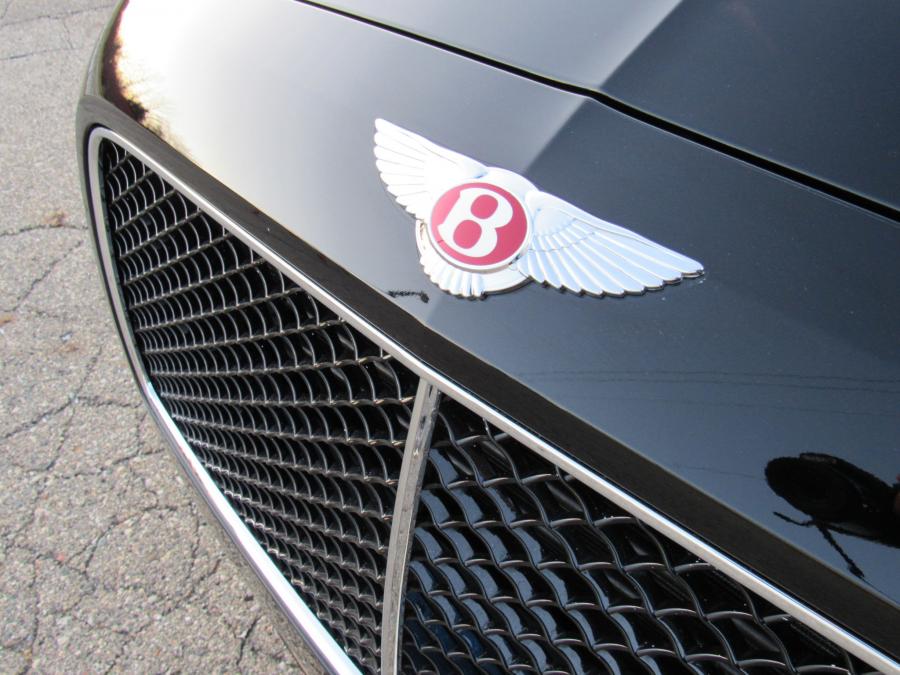 Логотип Bentley Flying Spur V8 S 2017 года  (фото 22 из 154)
